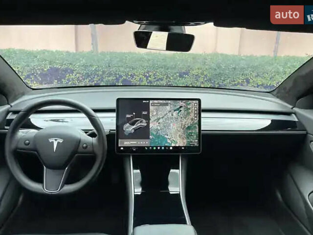 Серый Тесла Модель 3, объемом двигателя 0 л и пробегом 90 тыс. км за 27800 $, фото 2 на Automoto.ua