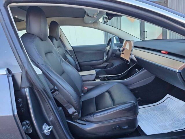 Сірий Тесла Модель 3, об'ємом двигуна 0 л та пробігом 57 тис. км за 7819 $, фото 6 на Automoto.ua