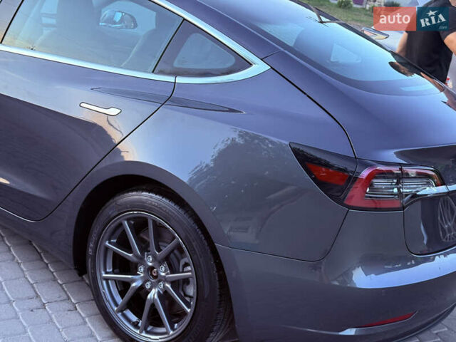 Серый Тесла Модель 3, объемом двигателя 0 л и пробегом 28 тыс. км за 19300 $, фото 9 на Automoto.ua