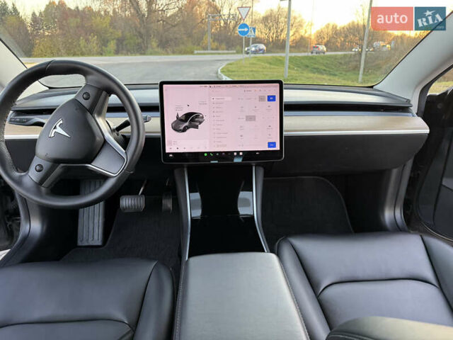 Серый Тесла Модель 3, объемом двигателя 0 л и пробегом 54 тыс. км за 18399 $, фото 11 на Automoto.ua