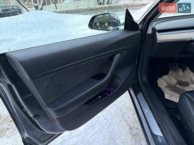 Серый Тесла Модель 3, объемом двигателя 0 л и пробегом 99 тыс. км за 17700 $, фото 36 на Automoto.ua