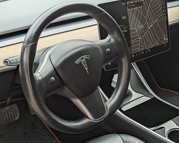 Сірий Тесла Модель 3, об'ємом двигуна 0 л та пробігом 68 тис. км за 23500 $, фото 19 на Automoto.ua