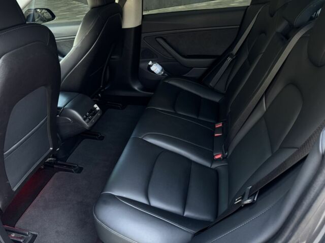 Серый Тесла Модель 3, объемом двигателя 0 л и пробегом 93 тыс. км за 20900 $, фото 8 на Automoto.ua