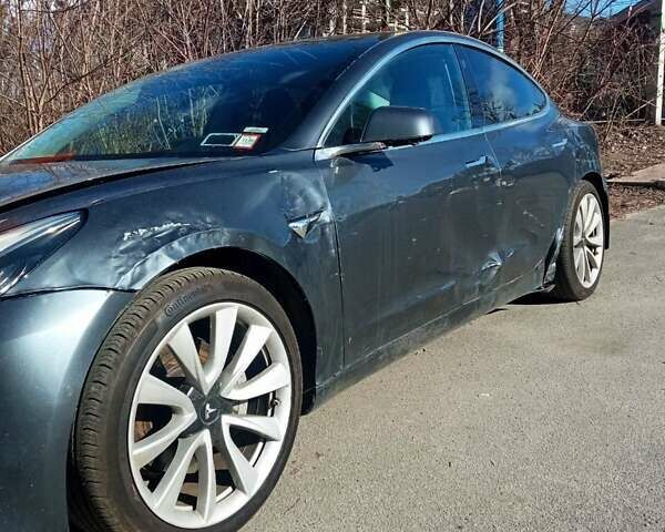 Серый Тесла Модель 3, объемом двигателя 0 л и пробегом 240 тыс. км за 13200 $, фото 1 на Automoto.ua