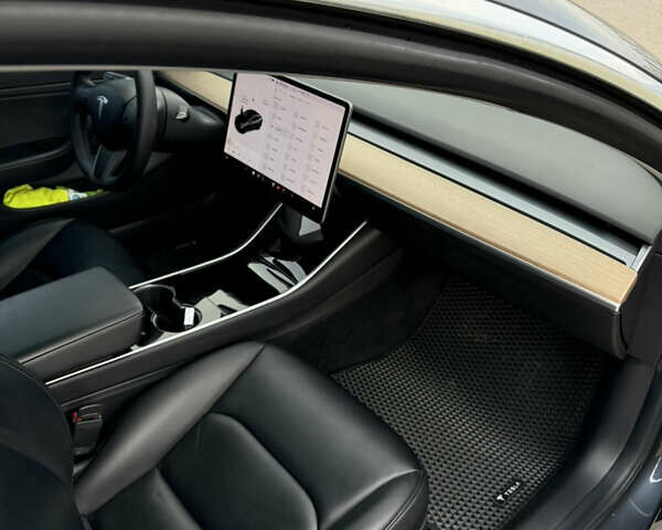 Сірий Тесла Модель 3, об'ємом двигуна 0 л та пробігом 90 тис. км за 23500 $, фото 15 на Automoto.ua