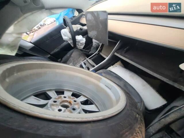 Серый Тесла Модель 3, объемом двигателя 0 л и пробегом 105 тыс. км за 8750 $, фото 11 на Automoto.ua