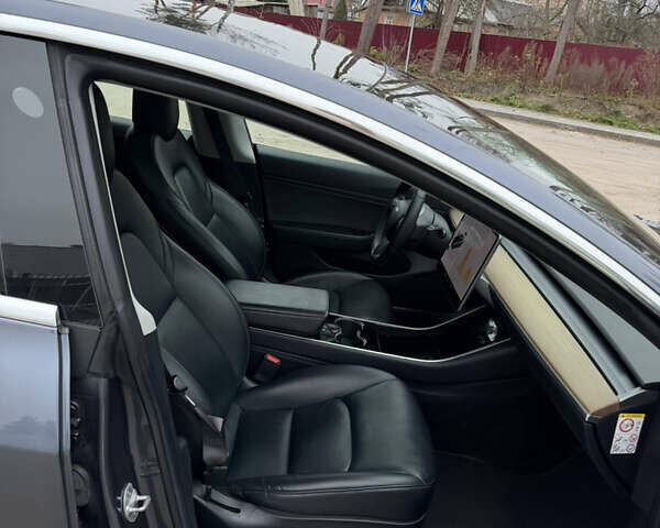 Серый Тесла Модель 3, объемом двигателя 0 л и пробегом 135 тыс. км за 16999 $, фото 59 на Automoto.ua