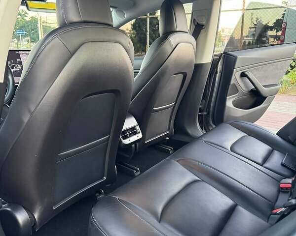 Серый Тесла Модель 3, объемом двигателя 0 л и пробегом 120 тыс. км за 15700 $, фото 3 на Automoto.ua