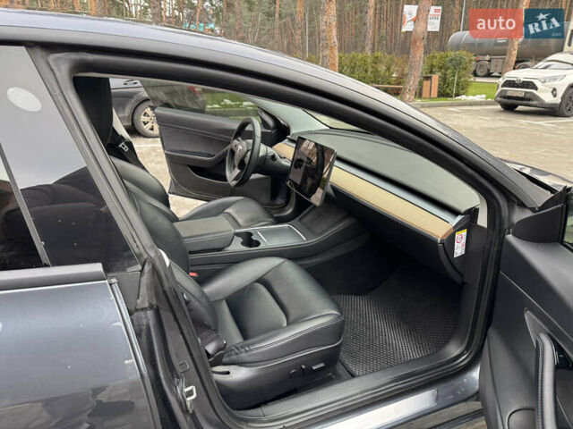 Серый Тесла Модель 3, объемом двигателя 0 л и пробегом 62 тыс. км за 17500 $, фото 20 на Automoto.ua