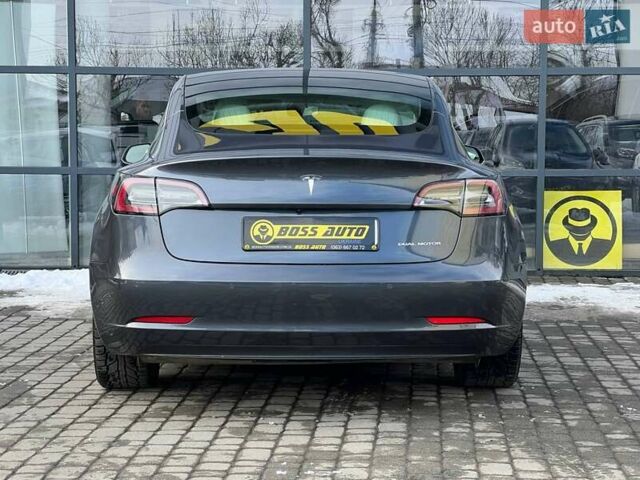 Серый Тесла Модель 3, объемом двигателя 0 л и пробегом 88 тыс. км за 22900 $, фото 5 на Automoto.ua