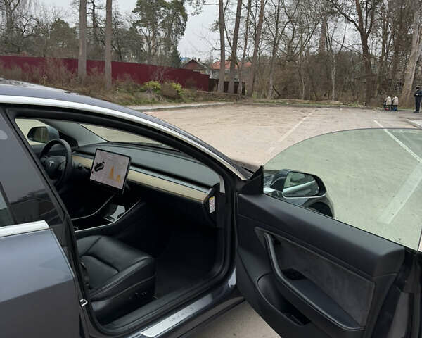 Серый Тесла Модель 3, объемом двигателя 0 л и пробегом 135 тыс. км за 16999 $, фото 58 на Automoto.ua