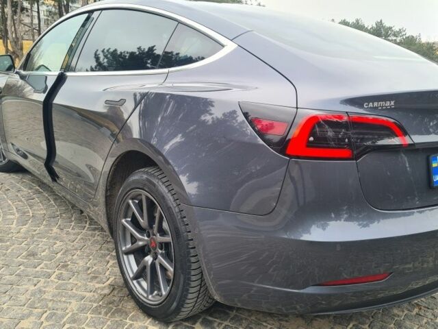 Серый Тесла Модель 3, объемом двигателя 0 л и пробегом 85 тыс. км за 18000 $, фото 3 на Automoto.ua