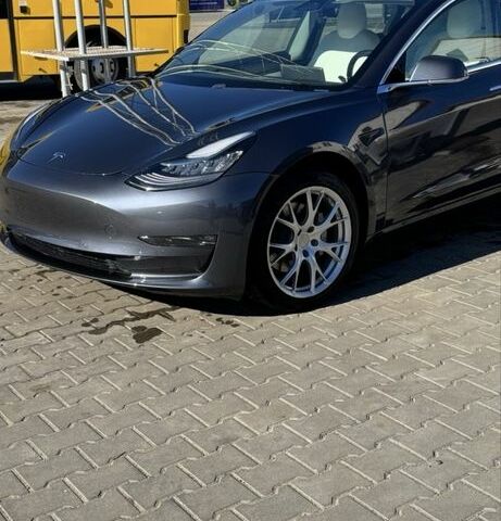 Сірий Тесла Модель 3, об'ємом двигуна 2 л та пробігом 200 тис. км за 15000 $, фото 1 на Automoto.ua