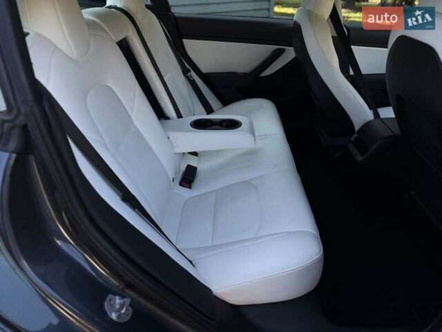 Серый Тесла Модель 3, объемом двигателя 0 л и пробегом 87 тыс. км за 21900 $, фото 29 на Automoto.ua