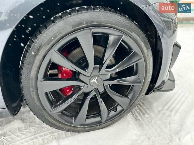 Серый Тесла Модель 3, объемом двигателя 0 л и пробегом 140 тыс. км за 17000 $, фото 3 на Automoto.ua