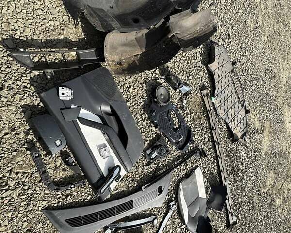 Сірий Тесла Модель 3, об'ємом двигуна 0 л та пробігом 174 тис. км за 11200 $, фото 21 на Automoto.ua