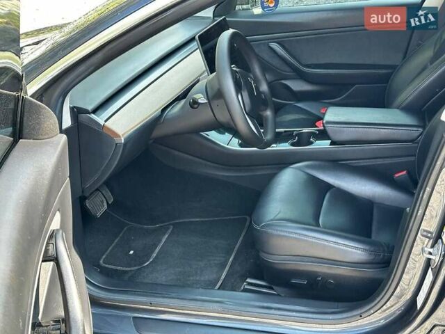 Тесла Модель 3 2019 у Вінниці на Automoto.ua Сірий Тесла Модель 3, об'ємом двигуна 0 л та пробігом 200 тис. км за 15999 $, фото 8 на Automoto.ua