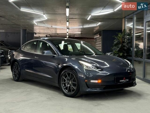 Серый Тесла Модель 3, объемом двигателя 0 л и пробегом 56 тыс. км за 16900 $, фото 1 на Automoto.ua