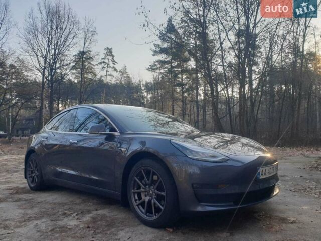 Серый Тесла Модель 3, объемом двигателя 0 л и пробегом 70 тыс. км за 18500 $, фото 1 на Automoto.ua