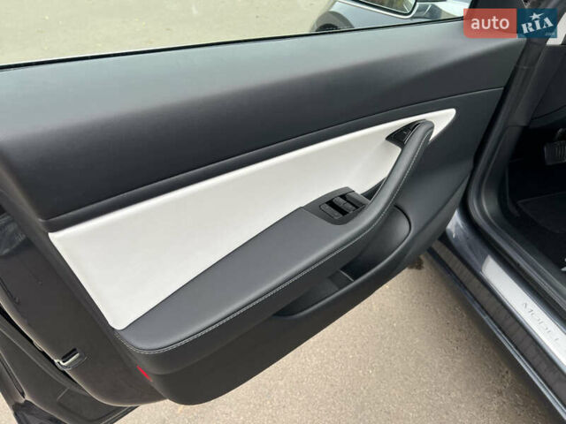 Сірий Тесла Модель 3, об'ємом двигуна 0 л та пробігом 110 тис. км за 20000 $, фото 9 на Automoto.ua