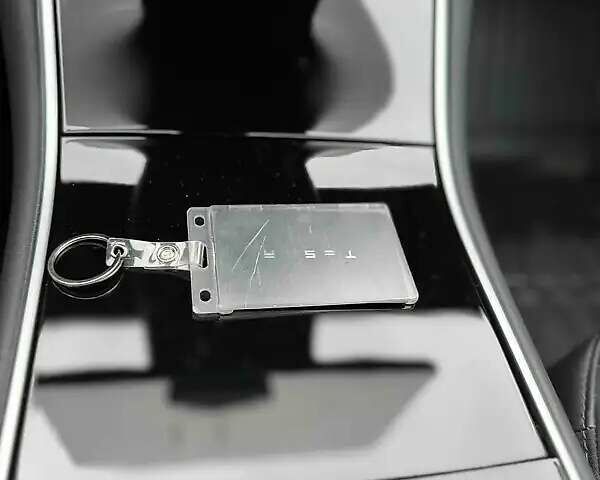 Серый Тесла Модель 3, объемом двигателя 0 л и пробегом 70 тыс. км за 18500 $, фото 27 на Automoto.ua