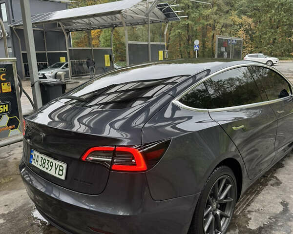 Тесла Модель 3 2019 в Киеве на Automoto.ua Серый Тесла Модель 3, объемом двигателя 0 л и пробегом 98 тыс. км за 22000 $, фото 5 на Automoto.ua