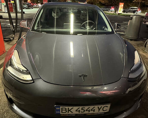 Серый Тесла Модель 3, объемом двигателя 0 л и пробегом 87 тыс. км за 20000 $, фото 3 на Automoto.ua