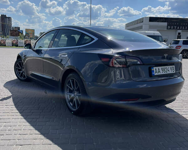 Серый Тесла Модель 3, объемом двигателя 0 л и пробегом 153 тыс. км за 20799 $, фото 4 на Automoto.ua