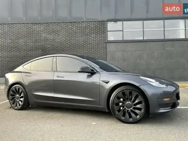Серый Тесла Модель 3, объемом двигателя 0 л и пробегом 90 тыс. км за 27800 $, фото 6 на Automoto.ua