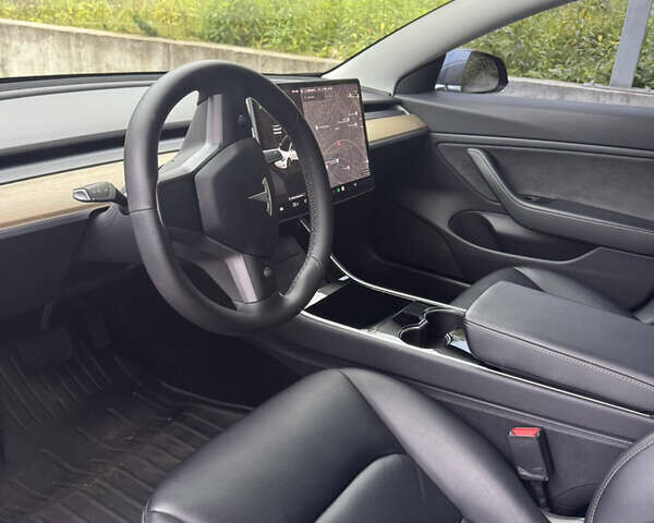 Тесла Модель 3 2019 в Киеве на Automoto.ua Серый Тесла Модель 3, объемом двигателя 0 л и пробегом 98 тыс. км за 22000 $, фото 12 на Automoto.ua