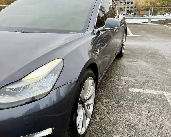 Серый Тесла Модель 3, объемом двигателя 0 л и пробегом 63 тыс. км за 20500 $, фото 9 на Automoto.ua