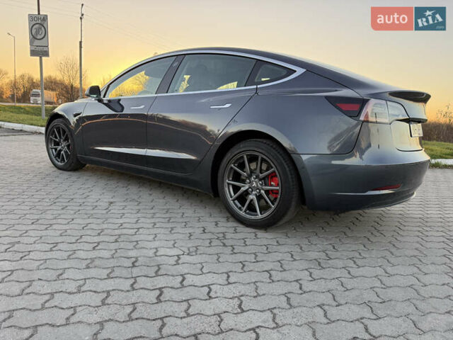 Серый Тесла Модель 3, объемом двигателя 0 л и пробегом 54 тыс. км за 18399 $, фото 6 на Automoto.ua