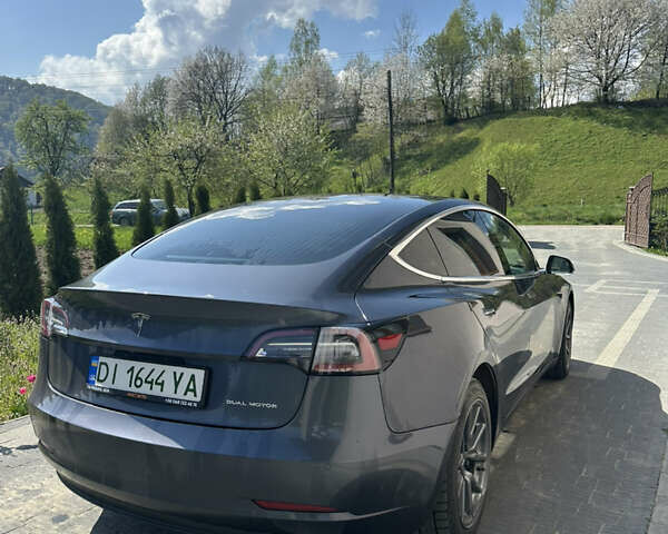 Серый Тесла Модель 3, объемом двигателя 0 л и пробегом 61 тыс. км за 16600 $, фото 3 на Automoto.ua