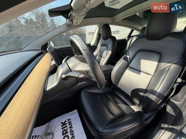 Серый Тесла Модель 3, объемом двигателя 0 л и пробегом 221 тыс. км за 11400 $, фото 14 на Automoto.ua