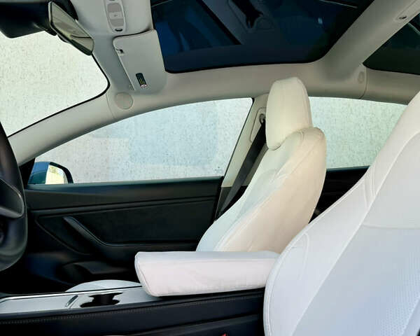 Серый Тесла Модель 3, объемом двигателя 0 л и пробегом 112 тыс. км за 23500 $, фото 18 на Automoto.ua