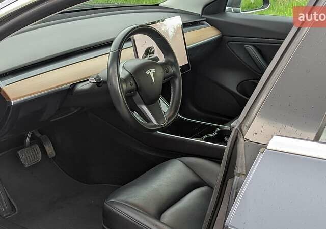 Серый Тесла Модель 3, объемом двигателя 0 л и пробегом 124 тыс. км за 20600 $, фото 8 на Automoto.ua