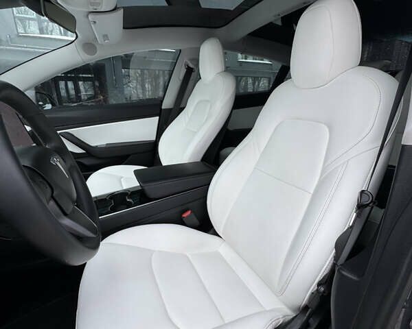 Серый Тесла Модель 3, объемом двигателя 0 л и пробегом 117 тыс. км за 20000 $, фото 15 на Automoto.ua