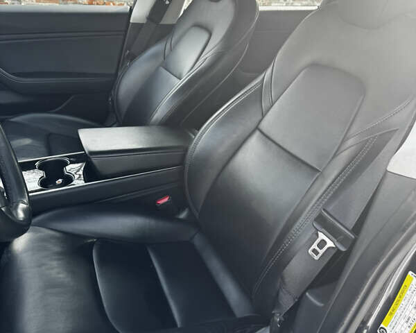 Серый Тесла Модель 3, объемом двигателя 0 л и пробегом 121 тыс. км за 16850 $, фото 13 на Automoto.ua