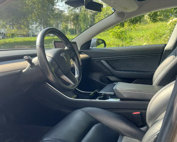 Серый Тесла Модель 3, объемом двигателя 0 л и пробегом 90 тыс. км за 15500 $, фото 17 на Automoto.ua