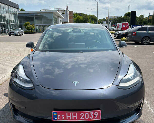 Серый Тесла Модель 3, объемом двигателя 0 л и пробегом 82 тыс. км за 15800 $, фото 2 на Automoto.ua