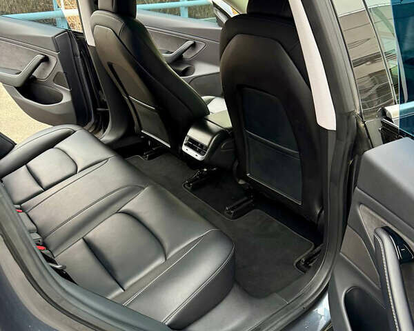 Серый Тесла Модель 3, объемом двигателя 0 л и пробегом 63 тыс. км за 20500 $, фото 16 на Automoto.ua