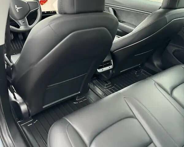 Серый Тесла Модель 3, объемом двигателя 0 л и пробегом 70 тыс. км за 18500 $, фото 26 на Automoto.ua