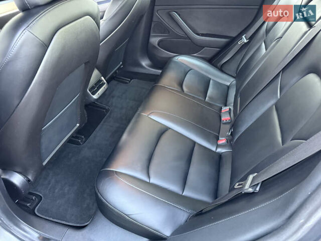 Серый Тесла Модель 3, объемом двигателя 0 л и пробегом 54 тыс. км за 18399 $, фото 10 на Automoto.ua