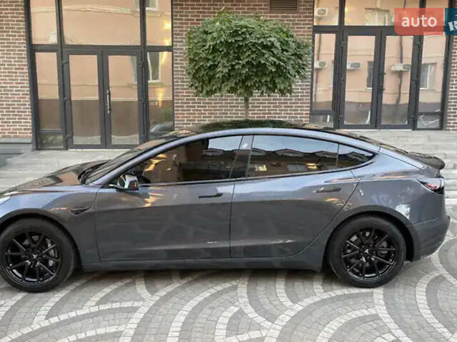 Серый Тесла Модель 3, объемом двигателя 0 л и пробегом 90 тыс. км за 27800 $, фото 4 на Automoto.ua