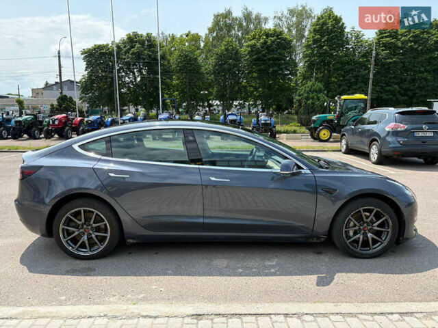 Серый Тесла Модель 3, объемом двигателя 0 л и пробегом 82 тыс. км за 15800 $, фото 4 на Automoto.ua
