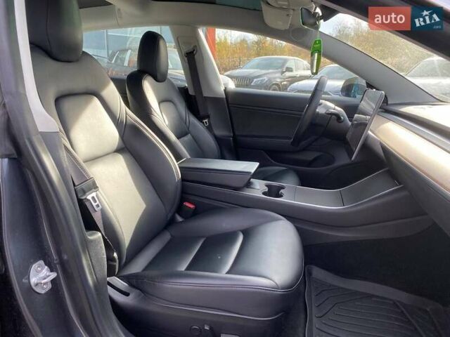 Серый Тесла Модель 3, объемом двигателя 0 л и пробегом 82 тыс. км за 18600 $, фото 14 на Automoto.ua