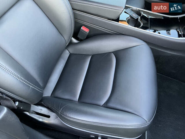 Серый Тесла Модель 3, объемом двигателя 0 л и пробегом 69 тыс. км за 17600 $, фото 10 на Automoto.ua