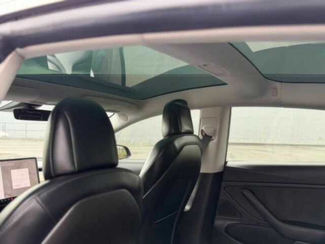 Сірий Тесла Модель 3, об'ємом двигуна 0 л та пробігом 38 тис. км за 11000 $, фото 12 на Automoto.ua