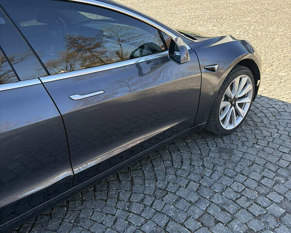 Серый Тесла Модель 3, объемом двигателя 0 л и пробегом 80 тыс. км за 16500 $, фото 4 на Automoto.ua