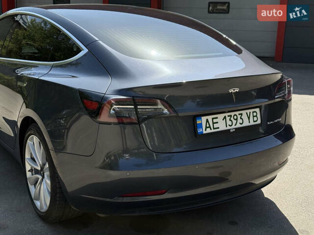 Сірий Тесла Модель 3, об'ємом двигуна 0 л та пробігом 92 тис. км за 20500 $, фото 1 на Automoto.ua